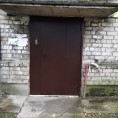 Произведена замена входной двери в первом подъезде МКД №  82 по ул. Октябрьской революции