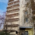 Продолжается капитальный ремонт фасада в доме № 13 по ул. Островского