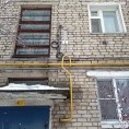 Установка светодиодных светильников над подъездами  дома № 61 по улице Октябрьской революции