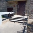 Производится ремонт крылец в рамках капитального ремонта фасада по адресу ул. Островского, д. 9/3